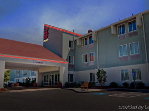 Red Roof Inn PLUS+ Boston - Logan