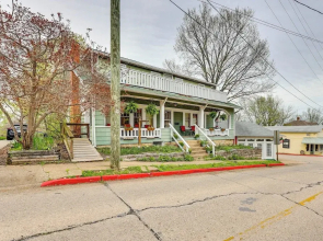 Eureka Springs Vacation Rental < Half-mi to Dtwn!