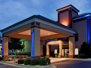 Days Inn & Suites South Boston