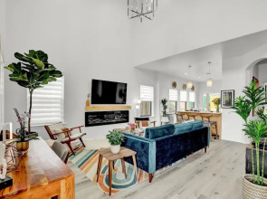 Luxury Modern Home With Hot tub Deck & Firepit!