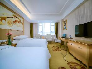 Vienna Hotel (Xiantao Huanggong)