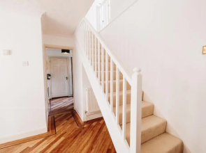 Booker Avenue House - Stunning 4-bed with garden and parking