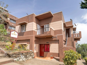 OYO 70195 Green Castle Resort