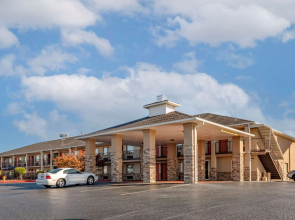 Quality Inn Russellville I-40