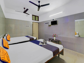 SPOT ON 70236 New Golden Star Guest House