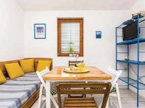 Beautiful Apartment in Maslenica With 1 Bedrooms and Wifi