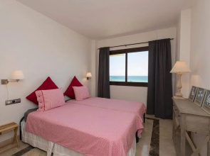 Puerto de la Duquesa Marina Castillo, Luxurious frontline beach 3 bedrooms MC334