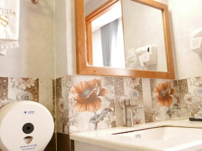 Vivian Hotel Saigon Airport