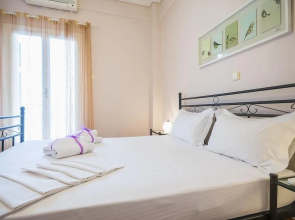 Comfortable Central Athens Flat by Cloudkeys