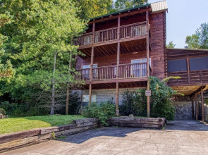 Cinema Falls - Great Location! - Convenient To Everything! 5 Bedroom Cabin by RedAwning