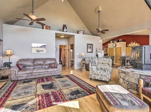 Mtn-view Cabin w/ Deck, 3 Mi to Cripple Creek!