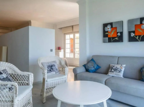 AR 18 Belgravia Club