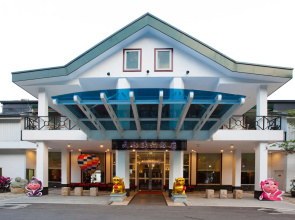 Lakeside Resort Hotel