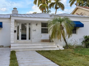 Poolside Paradise: 3BR w Pool and Mini Playground!