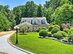 Stunning Duluth Family House w/ Fireplace & Patio!