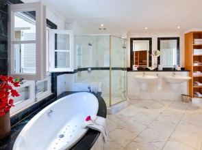 Schooner Bay 207 by Blue Sky Luxury
