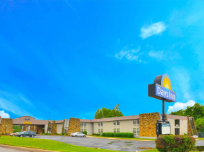 Days Inn by Wyndham Southern Hills/ORU