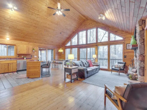 Cozy Wisconsin Cabin w/ Deck, Kayaks & Lake Views!