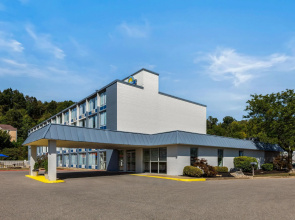 Days Inn by Wyndham Cambridge