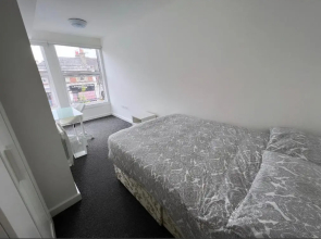 Bournemouth Town Centre 6 Double Bed Apartment