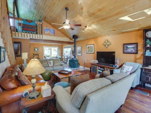 Walk to Main St: 'mountain Creek Home' w/ Gameroom