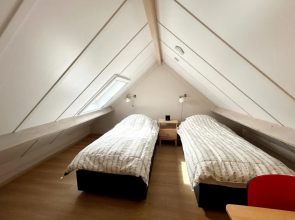 Charming Family Cottage With Garden