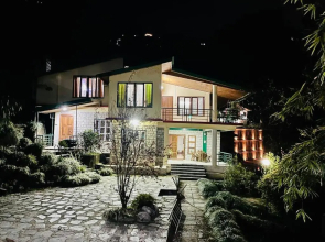 Aashishkhim Guest House