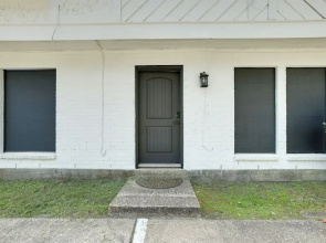 Near Airport & Interstate: Houston Area Townhome