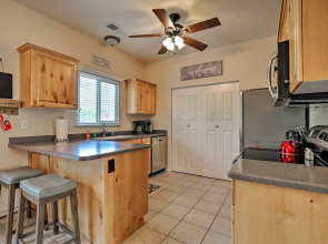 Kanab Condo w/ Pool & Patio, 30 Mi to Zion NP