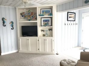 Intents & Porpoises 3 Bedroom Home