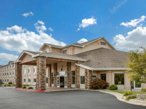 Comfort Inn & Suites Diamondale – Lansing