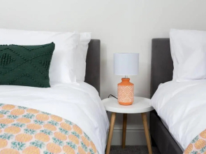 LOOK at the Views - Huddersfield Haven Sleeps 6