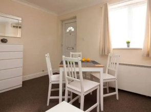 Stayzo Penthouse Accommodation 1- Premier Lodge