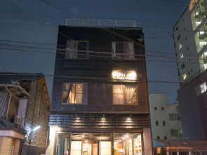 TONAGI Hostel & Cafe