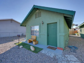 Near Parks, Shops & Eats! Bullhead City Casita