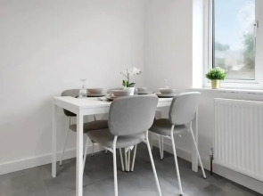 3bed House-free Parking
