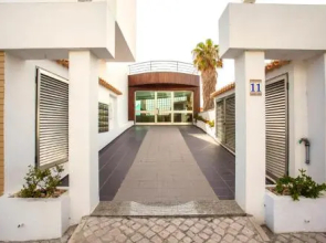 LovelyStay - Ericeira Beach Apartment with Sea View