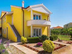 Amazing Home in Tribunj With Wifi and 4 Bedrooms