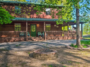 Lake House w/ Hot Tub + Fire Pit - 1 Mi to Marina!