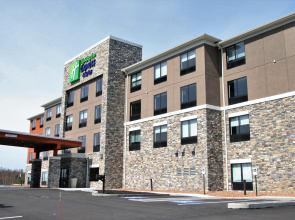 Holiday Inn Express & Suites Clarion