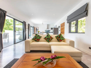 Villa Nirvana 3 Br, 500m from the beach