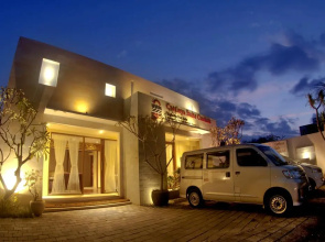 Cattleya Suite by Marbella