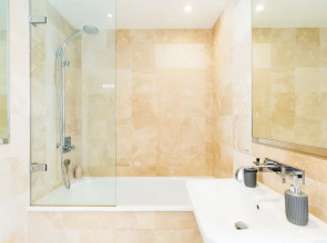 Reign Luxure Apartments