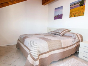 2 Bedroom Apartment near Stresa, Short Walk to Lakeside, Lake Views