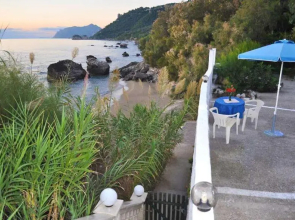 Kostas Beach Apartments