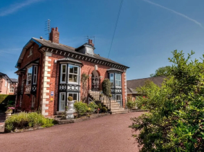 Brooklands Lodge - Bed & Breakfast