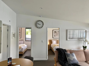 'LakeLife' Lake Front Apartment
