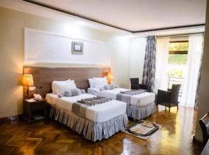 Green Side Hotel