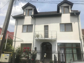 Spacious and cozy 3BD+Terrace Couples Apartment