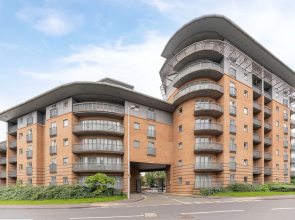 Riley House Spacious City Apartment